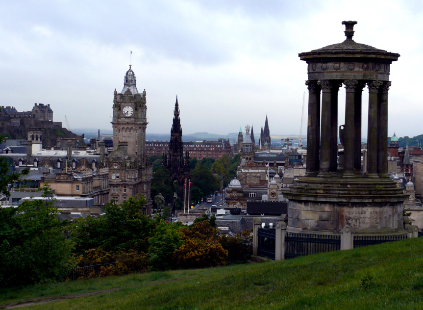 View_of_edinburgh_from_Calton_Hill_Small.jpg (437427 bytes)